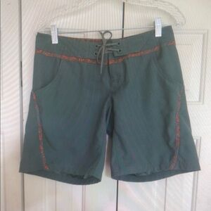 Columbia Womens PFG Shorts Size 6 Green Orange Omni-Shade UPF 40 Hiking Fishing